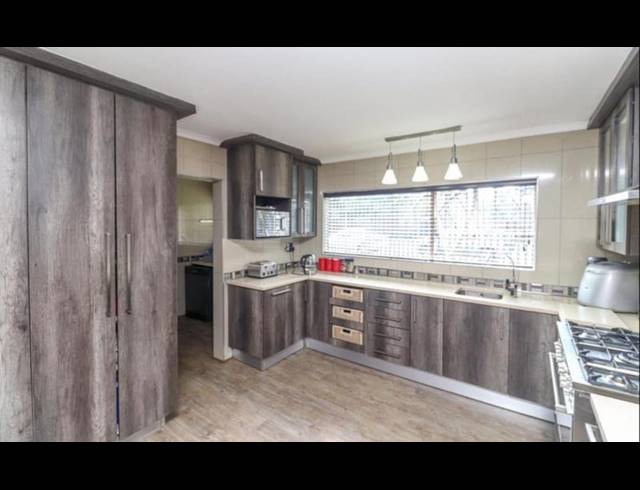 5 BEDROOM HOUSE FOR SALE IN MEYERSDAL